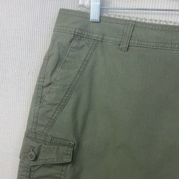 Eddie Bauer Women’s 14 Ripstop Cargo Shorts Olive Green Outdoor Camping Hiking - Picture 3 of 12